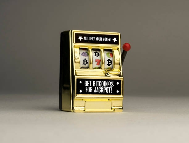 Number pattern slot reels with multiplier